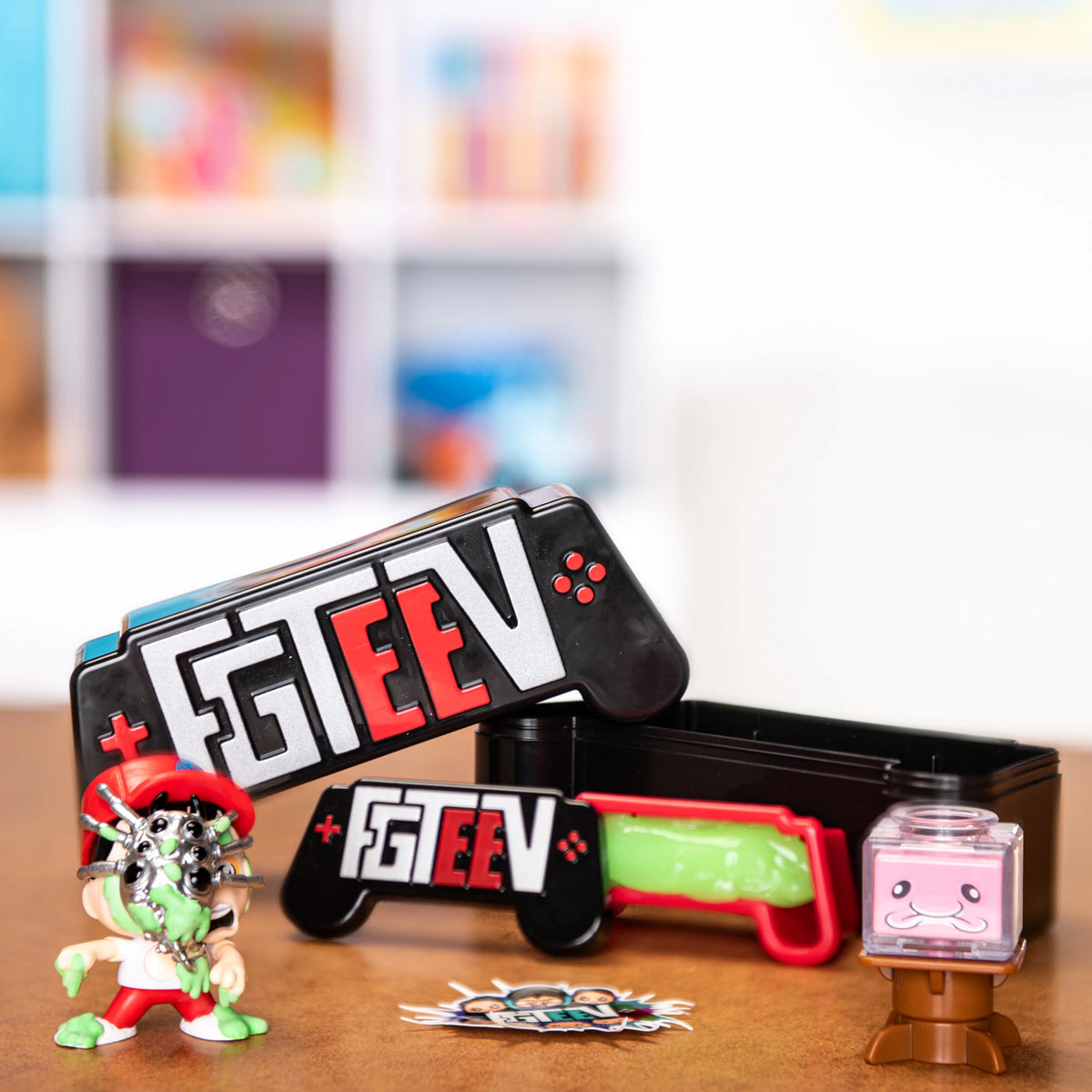Collectible Figures Mystery Pack with Putty and Stickers N35421