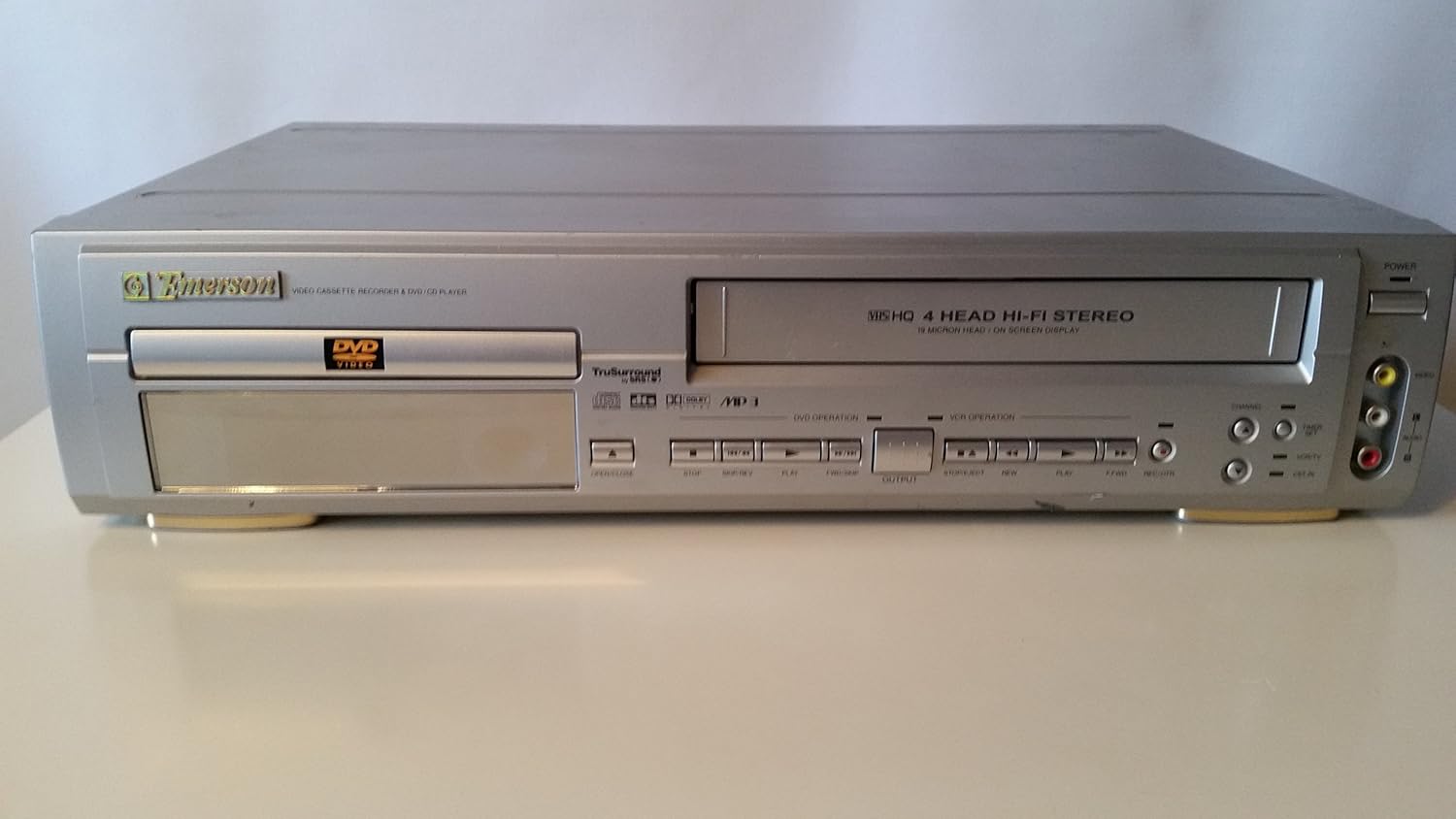 Dual-Deck DVD/VCR Combo K8072