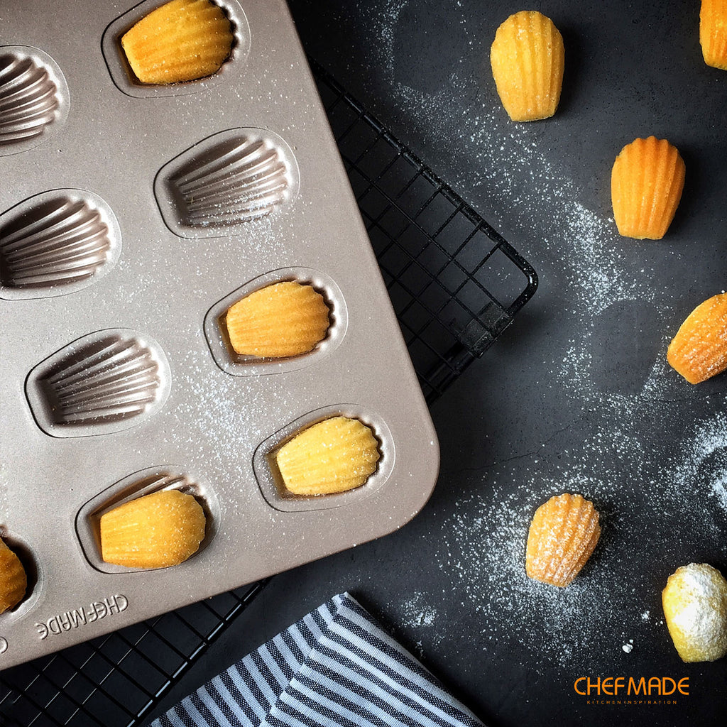 16-Cavity Non-Stick Madeleine Mold Cake Pan A84223