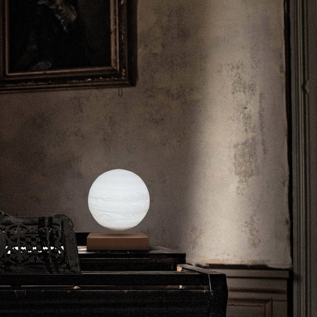 Floating Jupiter Lamp Light B385