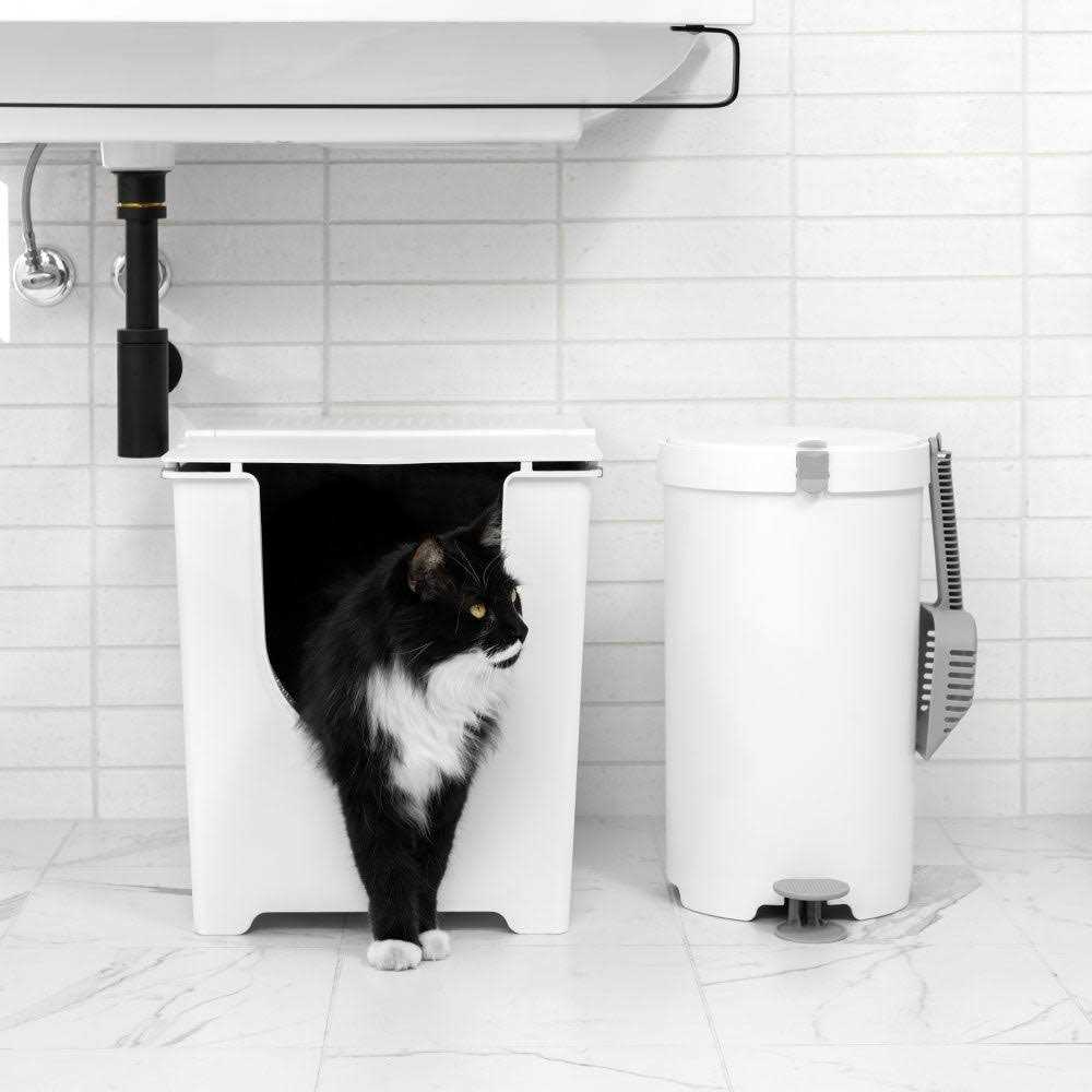 Flip Litter Box with Scoop and Reusable Liner G8198